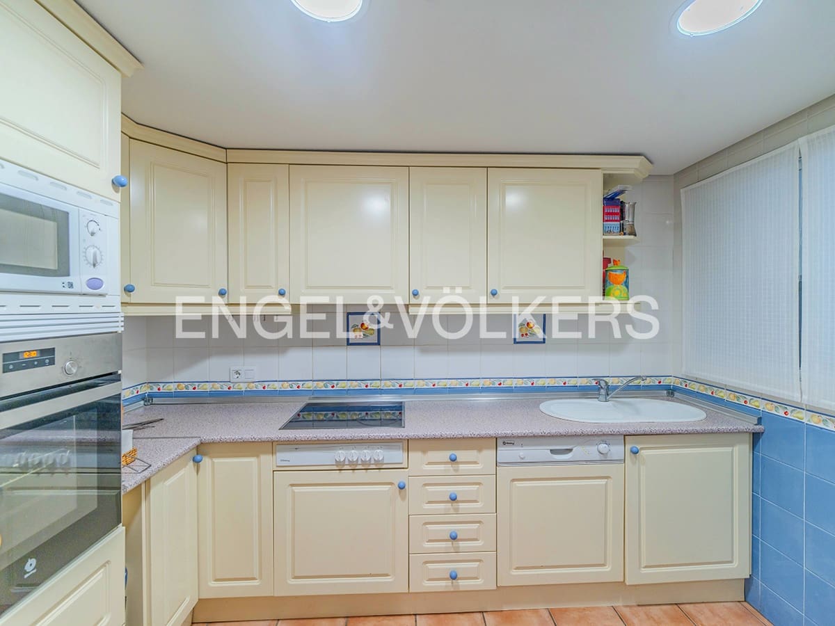 2 soveværelse Lejlighed til salg i Alicante by med swimmingpool garage - € 375.000 (Ref: 9626451)