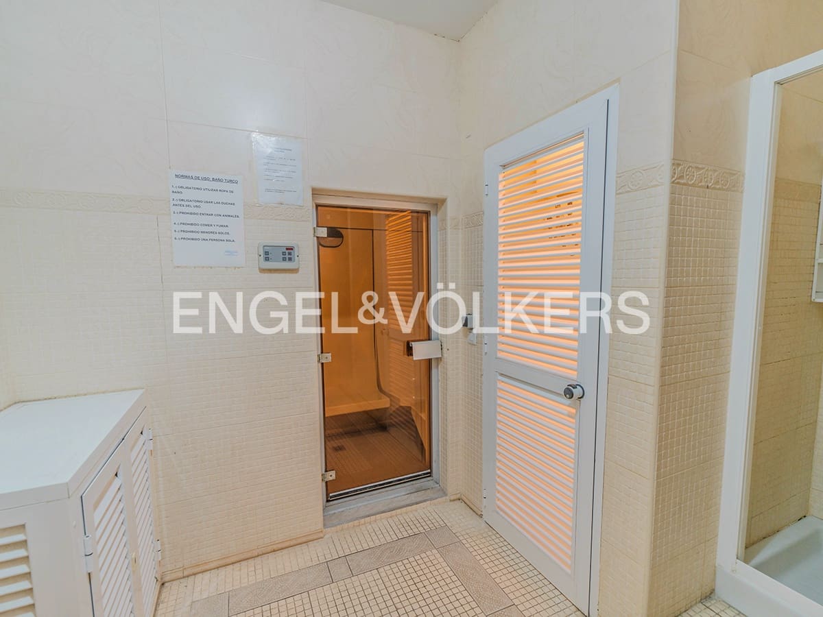 2 soveværelse Lejlighed til salg i Alicante by med swimmingpool garage - € 375.000 (Ref: 9626451)