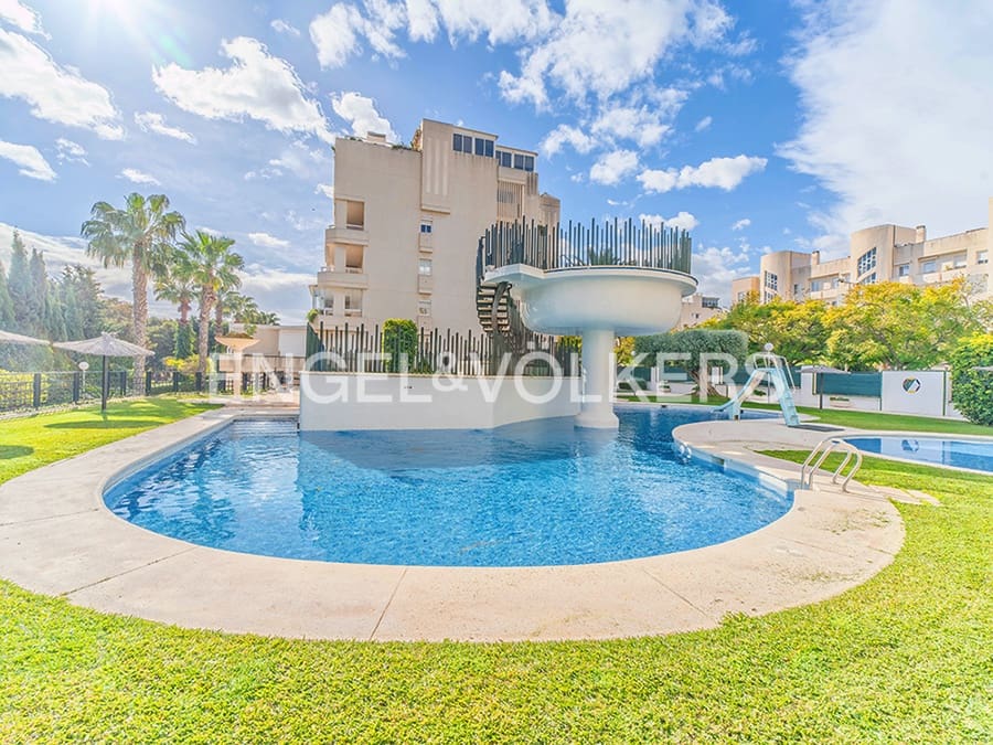 2 soveværelse Lejlighed til salg i Alicante by med swimmingpool garage - € 375.000 (Ref: 9626451)