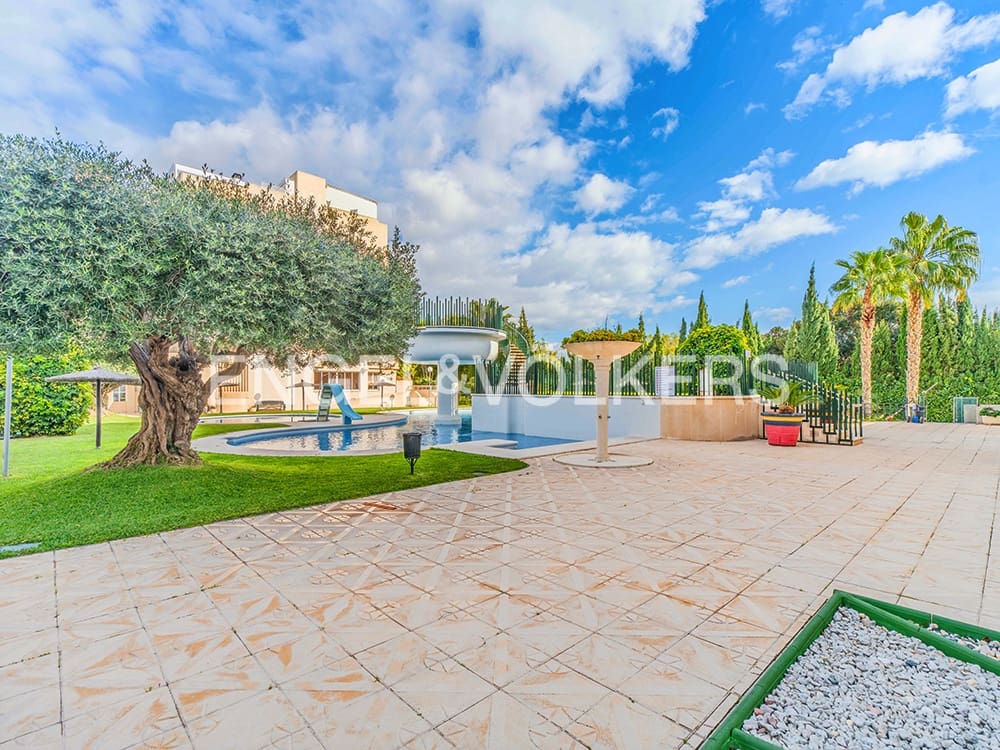 2 soveværelse Lejlighed til salg i Alicante by med swimmingpool garage - € 375.000 (Ref: 9626451)