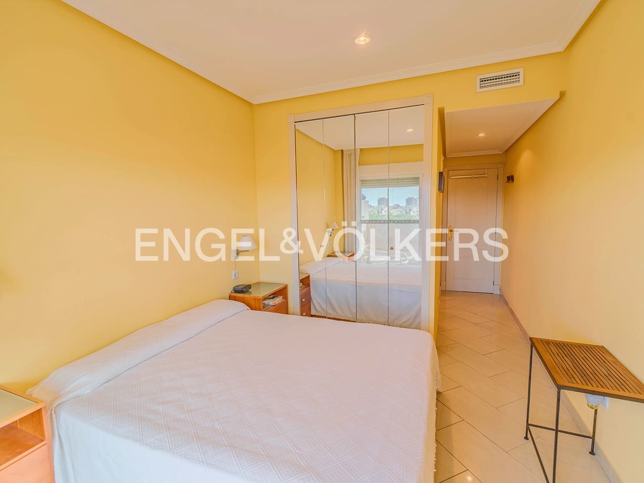 2 soveværelse Lejlighed til salg i Alicante by med swimmingpool garage - € 375.000 (Ref: 9626451)