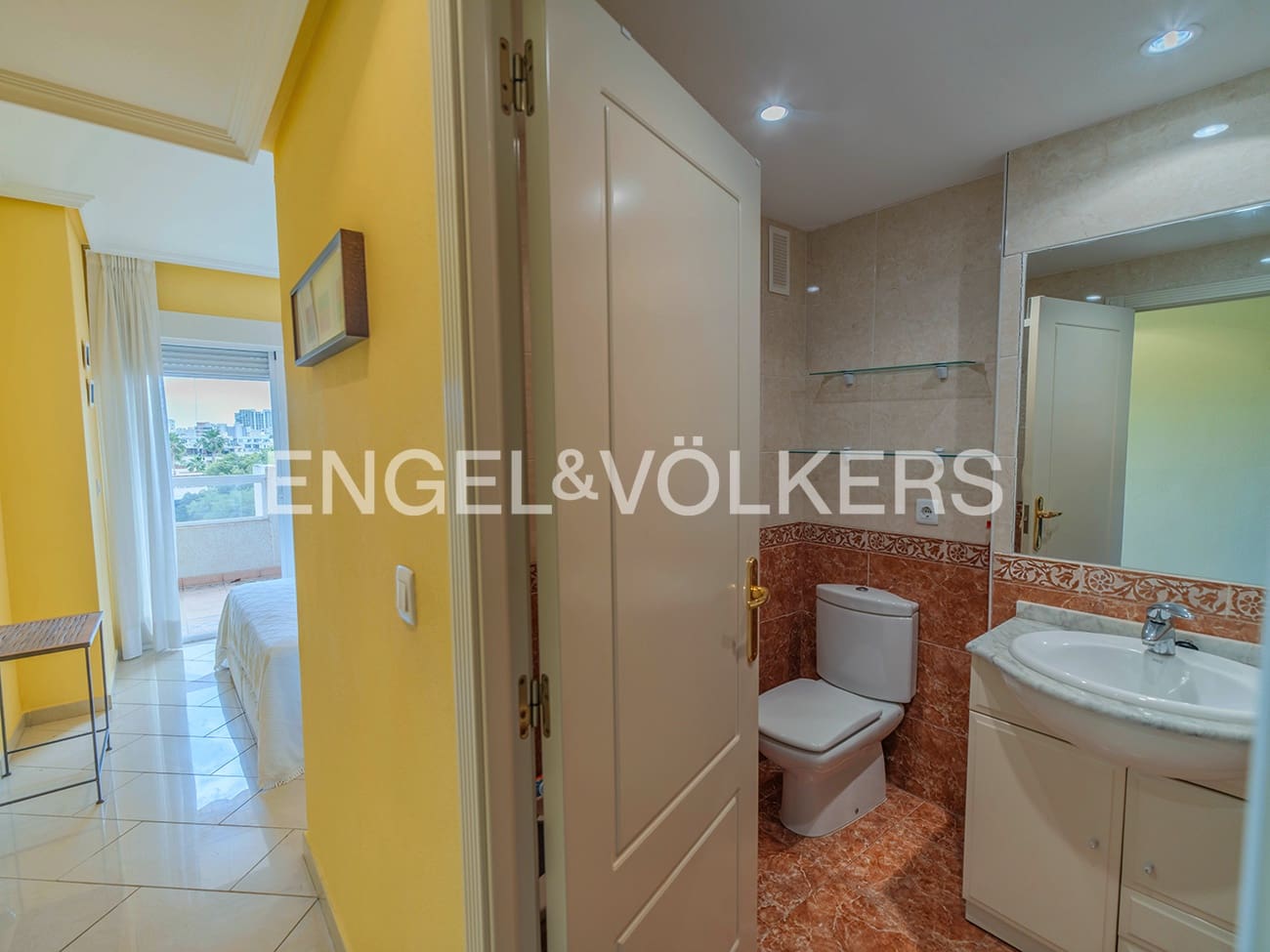 2 soveværelse Lejlighed til salg i Alicante by med swimmingpool garage - € 375.000 (Ref: 9626451)