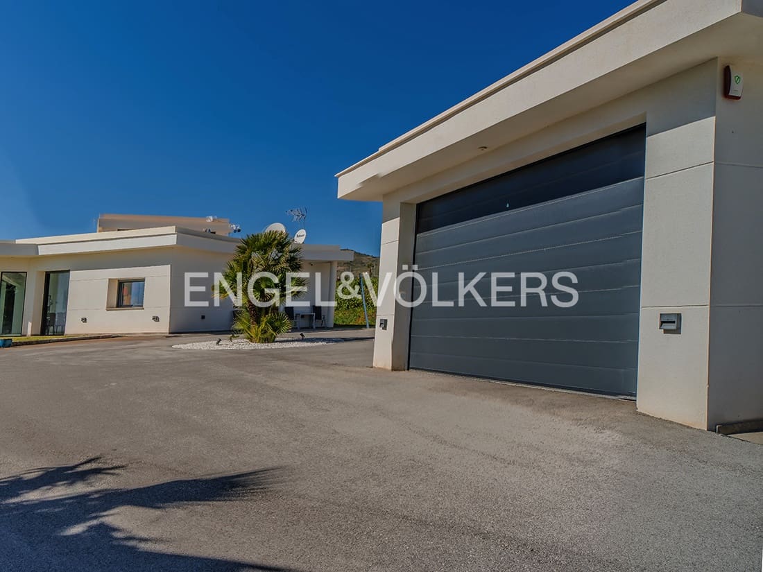 4 sovrum Villa till salu i Alicante stad med pool garage - 1 249 000 € (Ref: 9626652)