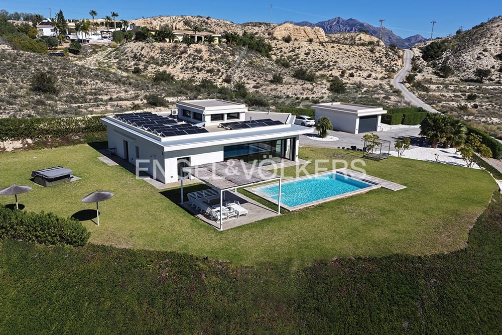4 sovrum Villa till salu i Alicante stad med pool garage - 1 249 000 € (Ref: 9626652)