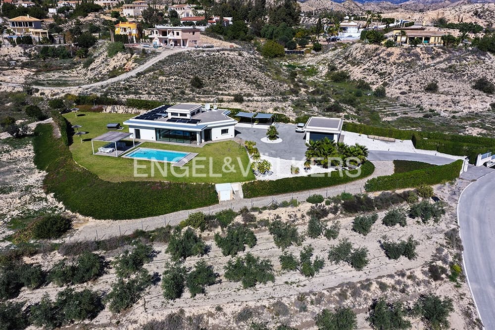 4 sovrum Villa till salu i Alicante stad med pool garage - 1 249 000 € (Ref: 9626652)