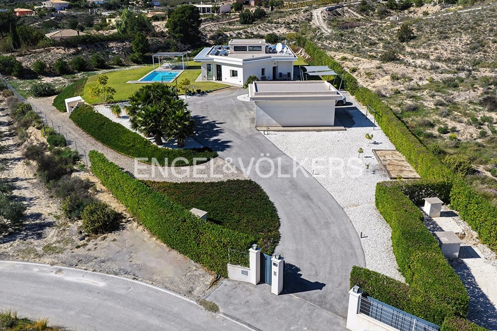 4 sovrum Villa till salu i Alicante stad med pool garage - 1 249 000 € (Ref: 9626652)