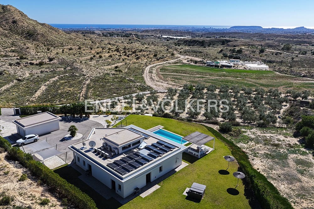 4 sovrum Villa till salu i Alicante stad med pool garage - 1 249 000 € (Ref: 9626652)