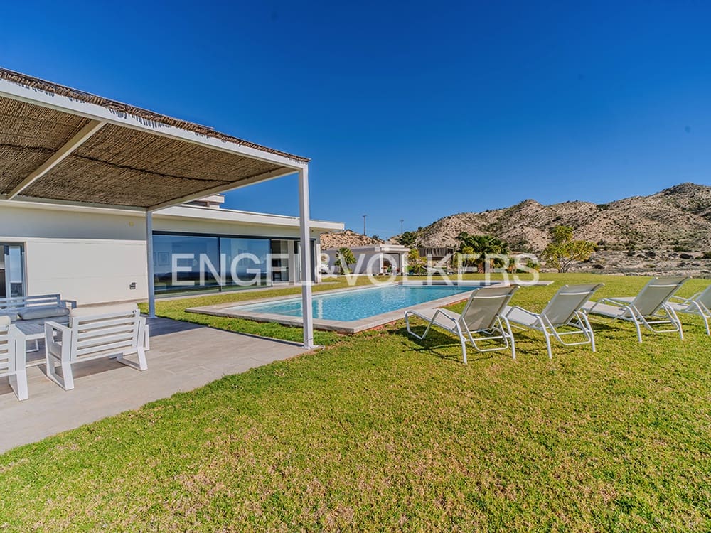 4 sovrum Villa till salu i Alicante stad med pool garage - 1 249 000 € (Ref: 9626652)