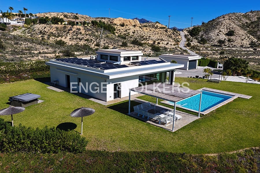 4 sovrum Villa till salu i Alicante stad med pool garage - 1 249 000 € (Ref: 9626652)