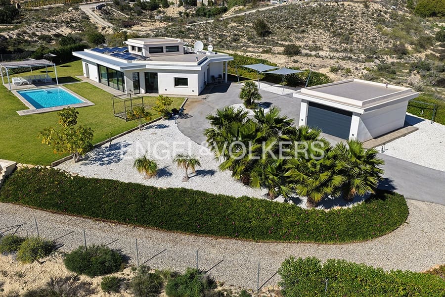 4 sovrum Villa till salu i Alicante stad med pool garage - 1 249 000 € (Ref: 9626652)