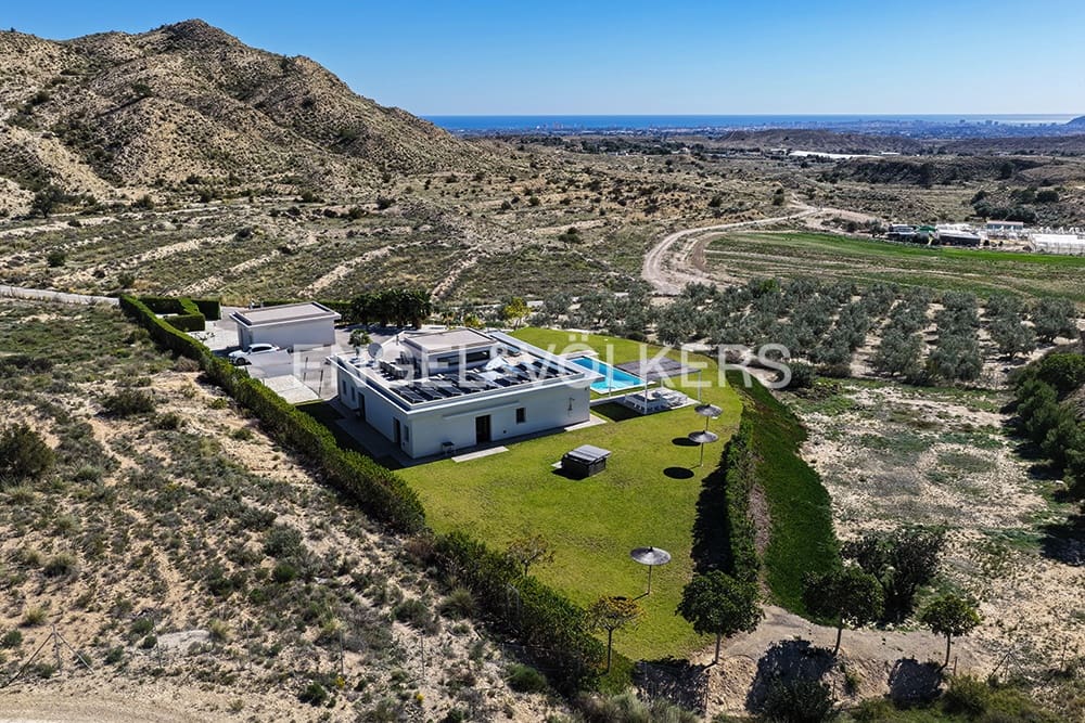 4 sovrum Villa till salu i Alicante stad med pool garage - 1 249 000 € (Ref: 9626652)