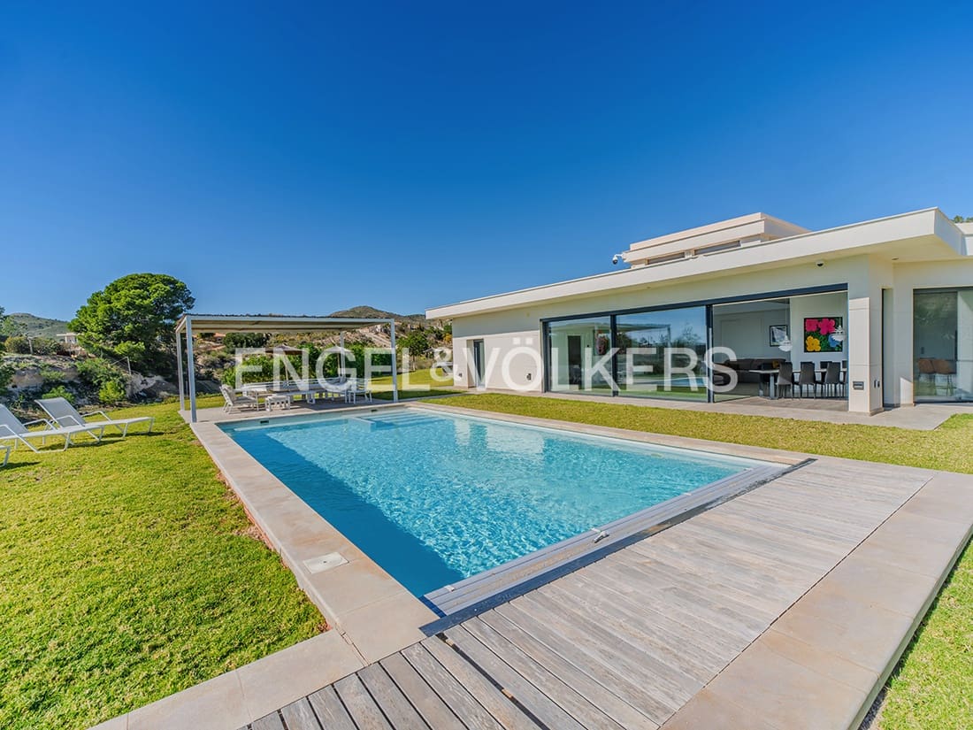 4 sovrum Villa till salu i Alicante stad med pool garage - 1 249 000 € (Ref: 9626652)