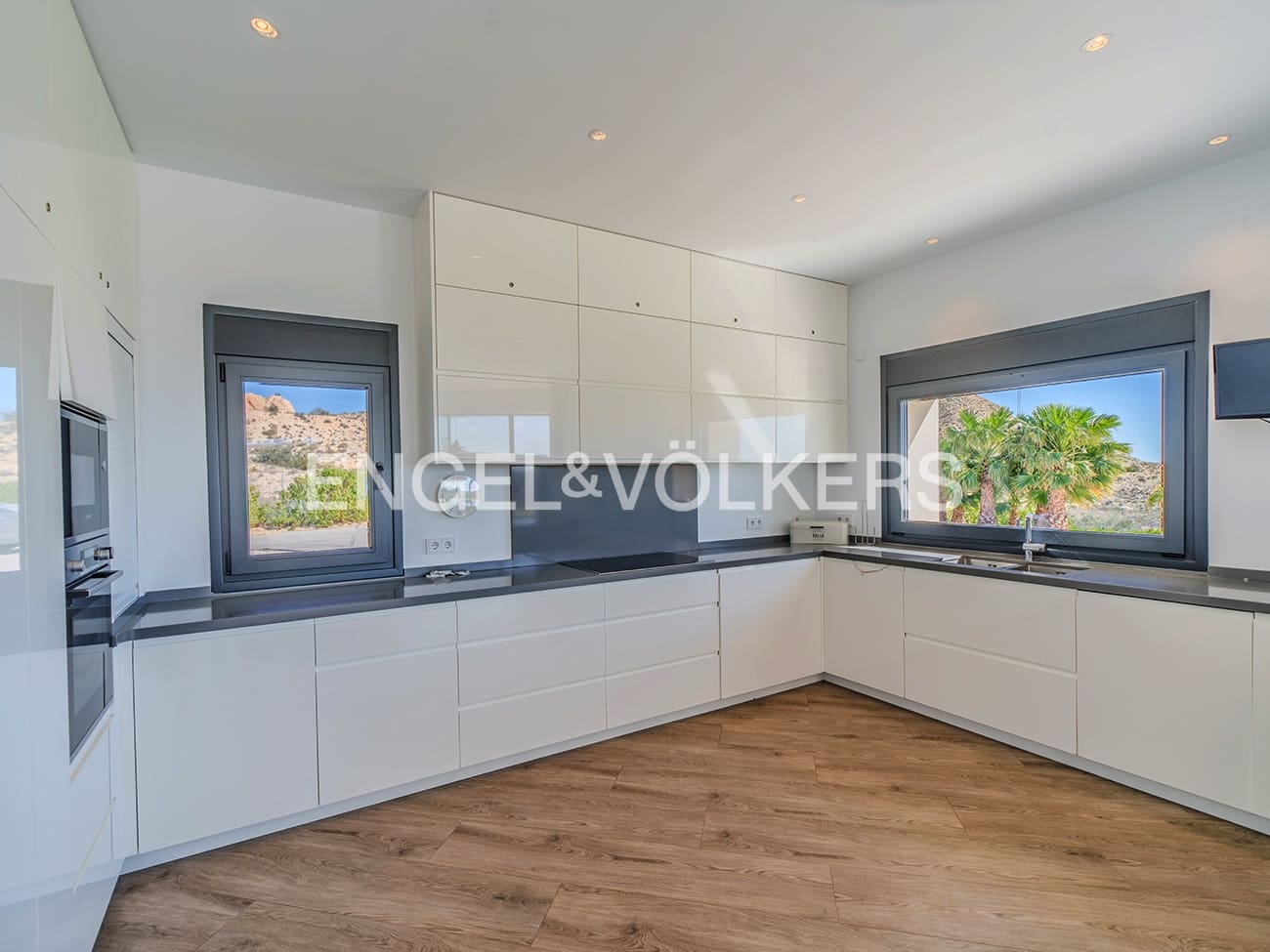 4 sovrum Villa till salu i Alicante stad med pool garage - 1 249 000 € (Ref: 9626652)