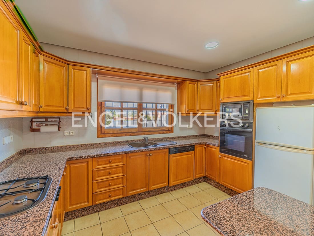 6 chambre Villa/Maison à vendre à Muchamiel / Mutxamel avec piscine garage - 850 000 € (Ref: 9628261)