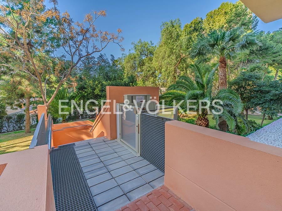 2 sypialnia Apartament na sprzedaż w Miasto Alicante / Alacant z basenem garażem - 370 000 € (Ref: 9628334)