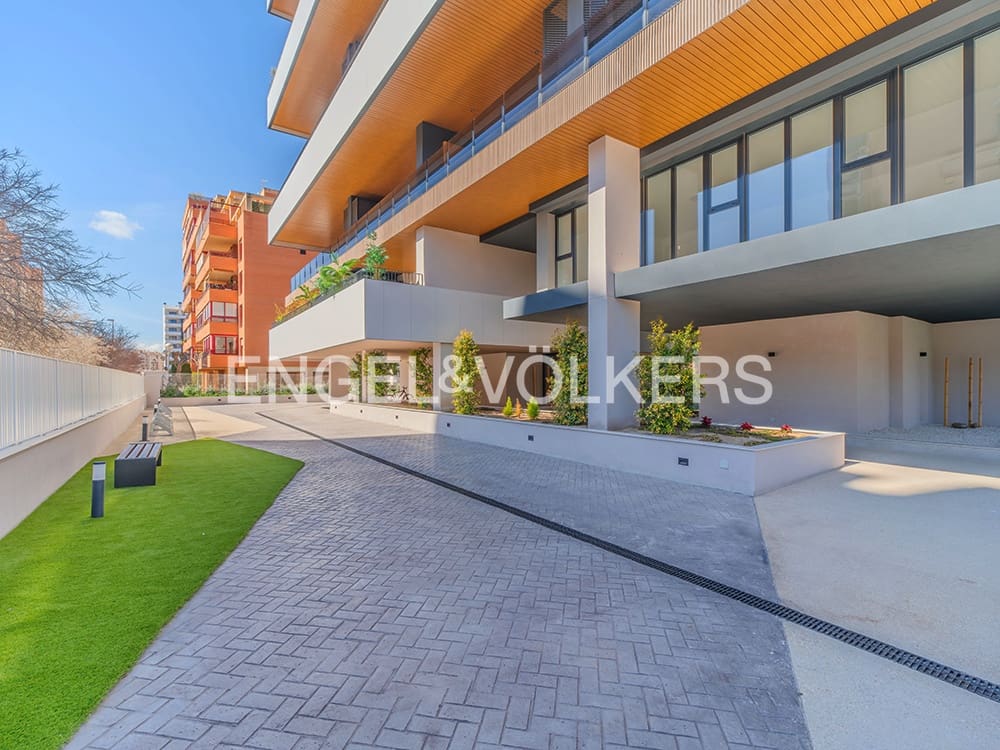2 bedroom Apartment for sale in Alicante / Alacant city with pool - € 520,000 (Ref: 9674810)