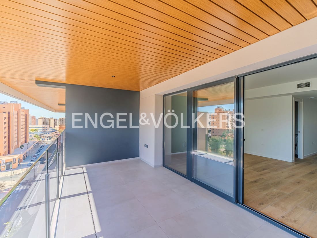 2 bedroom Apartment for sale in Alicante / Alacant city with pool - € 520,000 (Ref: 9674810)