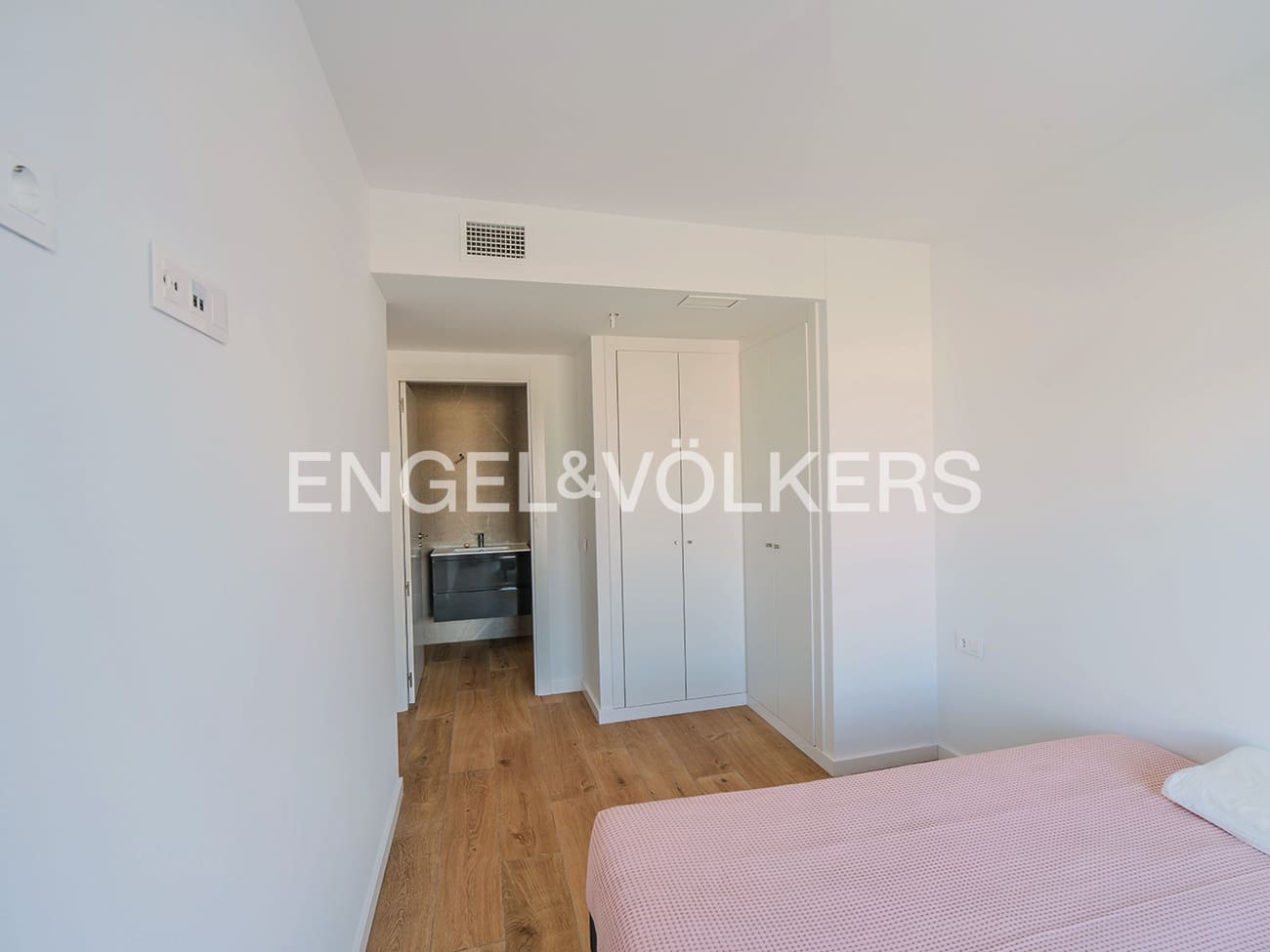 2 bedroom Apartment for sale in Alicante / Alacant city with pool - € 520,000 (Ref: 9674810)