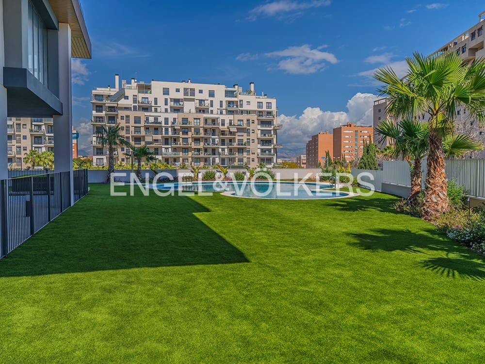 2 bedroom Apartment for sale in Alicante / Alacant city with pool - € 520,000 (Ref: 9674810)