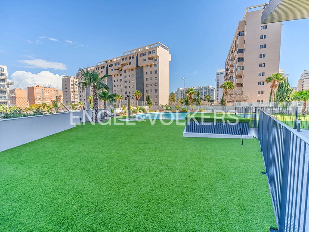 2 bedroom Apartment for sale in Alicante / Alacant city with pool - € 520,000 (Ref: 9674810)