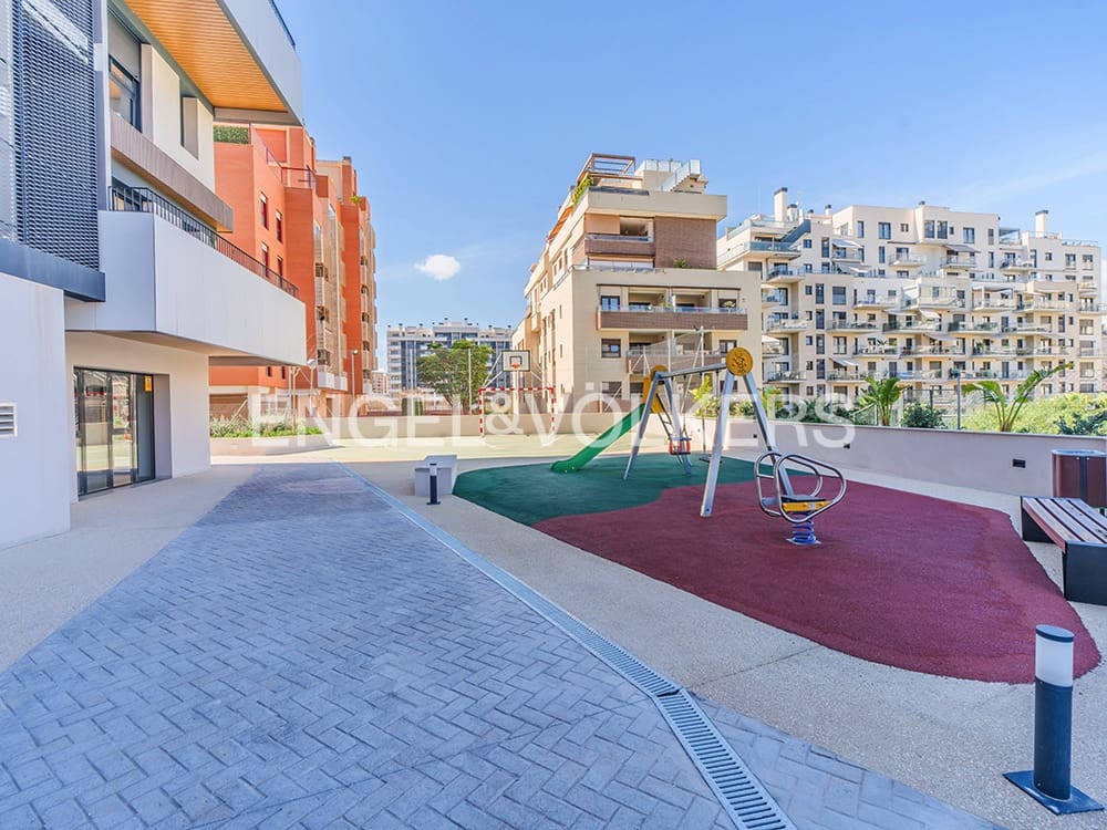 2 bedroom Apartment for sale in Alicante / Alacant city with pool - € 520,000 (Ref: 9674810)