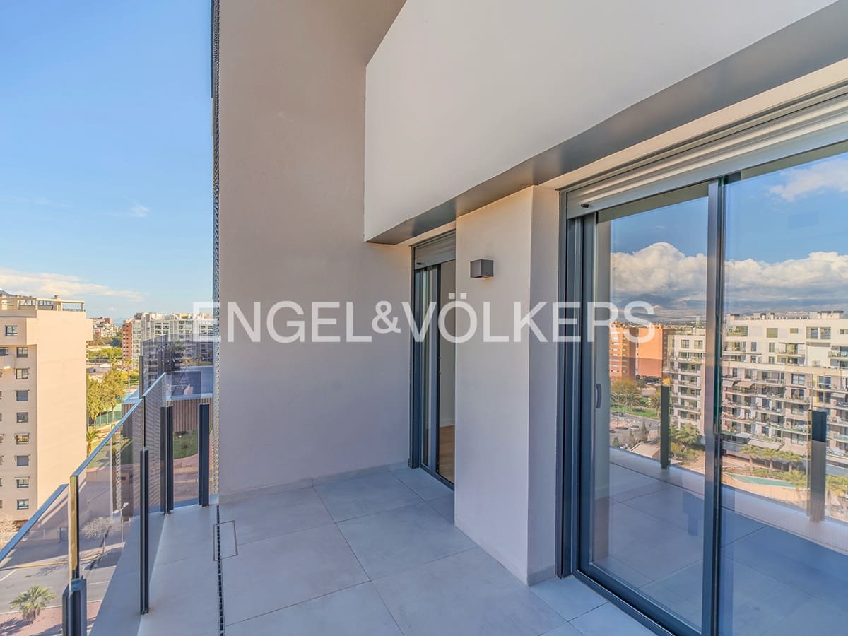 2 bedroom Apartment for sale in Alicante / Alacant city with pool - € 520,000 (Ref: 9674810)