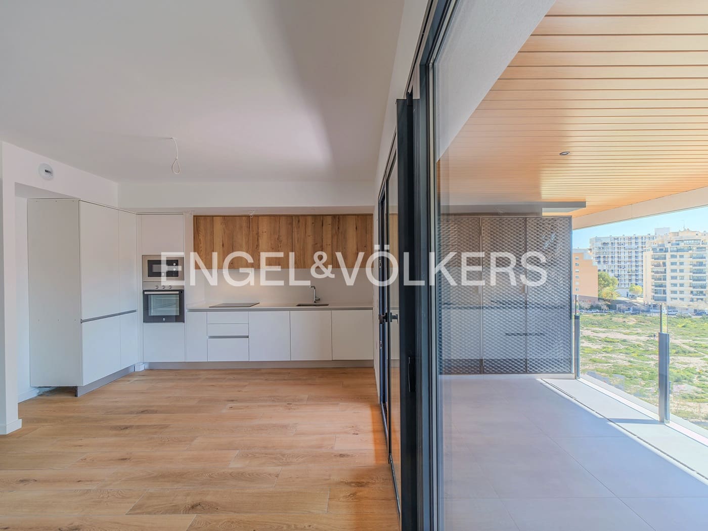 2 bedroom Apartment for sale in Alicante / Alacant city with pool - € 520,000 (Ref: 9674810)