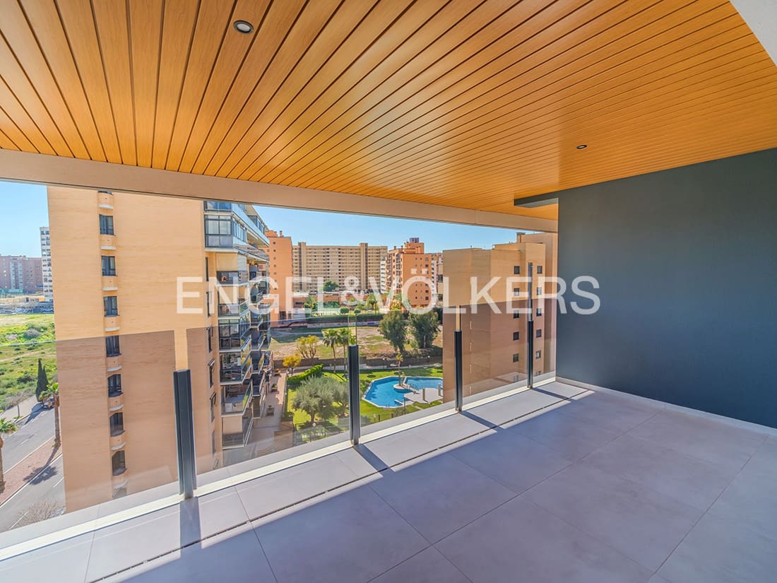 2 bedroom Apartment for sale in Alicante / Alacant city with pool - € 520,000 (Ref: 9674810)