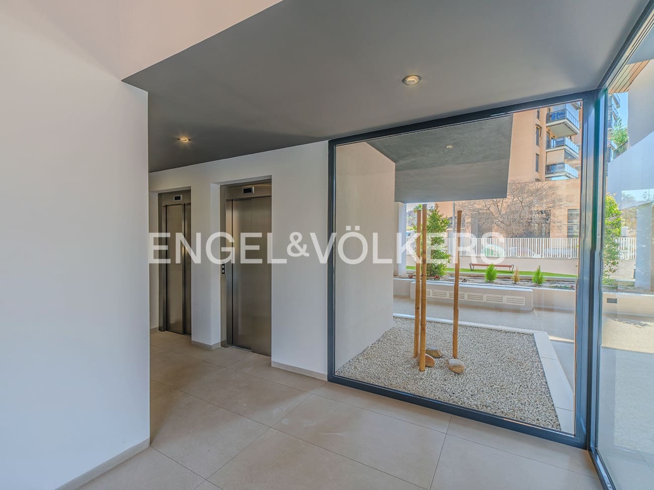 2 bedroom Apartment for sale in Alicante / Alacant city with pool - € 520,000 (Ref: 9674810)