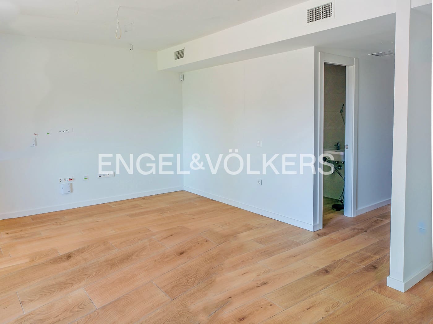 2 bedroom Apartment for sale in Alicante / Alacant city with pool - € 520,000 (Ref: 9674810)