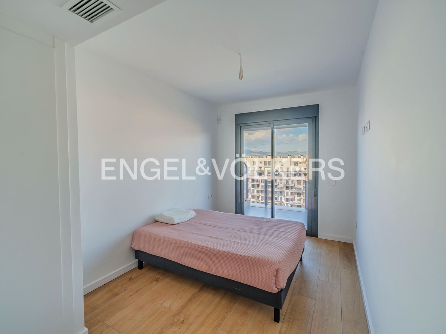 2 bedroom Apartment for sale in Alicante / Alacant city with pool - € 520,000 (Ref: 9674810)