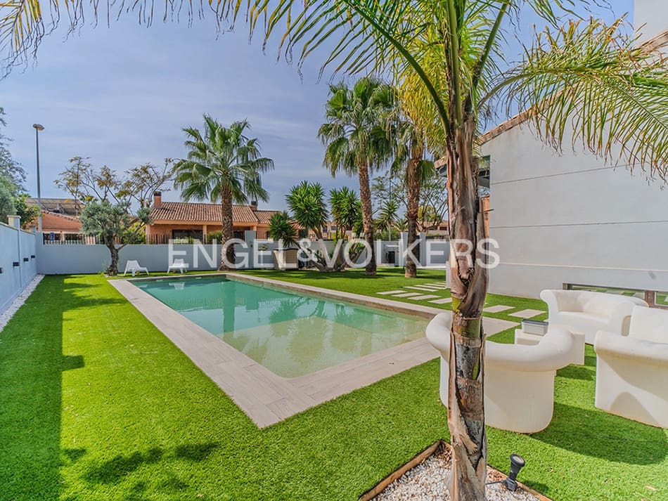 7 bedroom Villa for sale in Muchamiel / Mutxamel with pool garage - € 1,100,000 (Ref: 9679187)