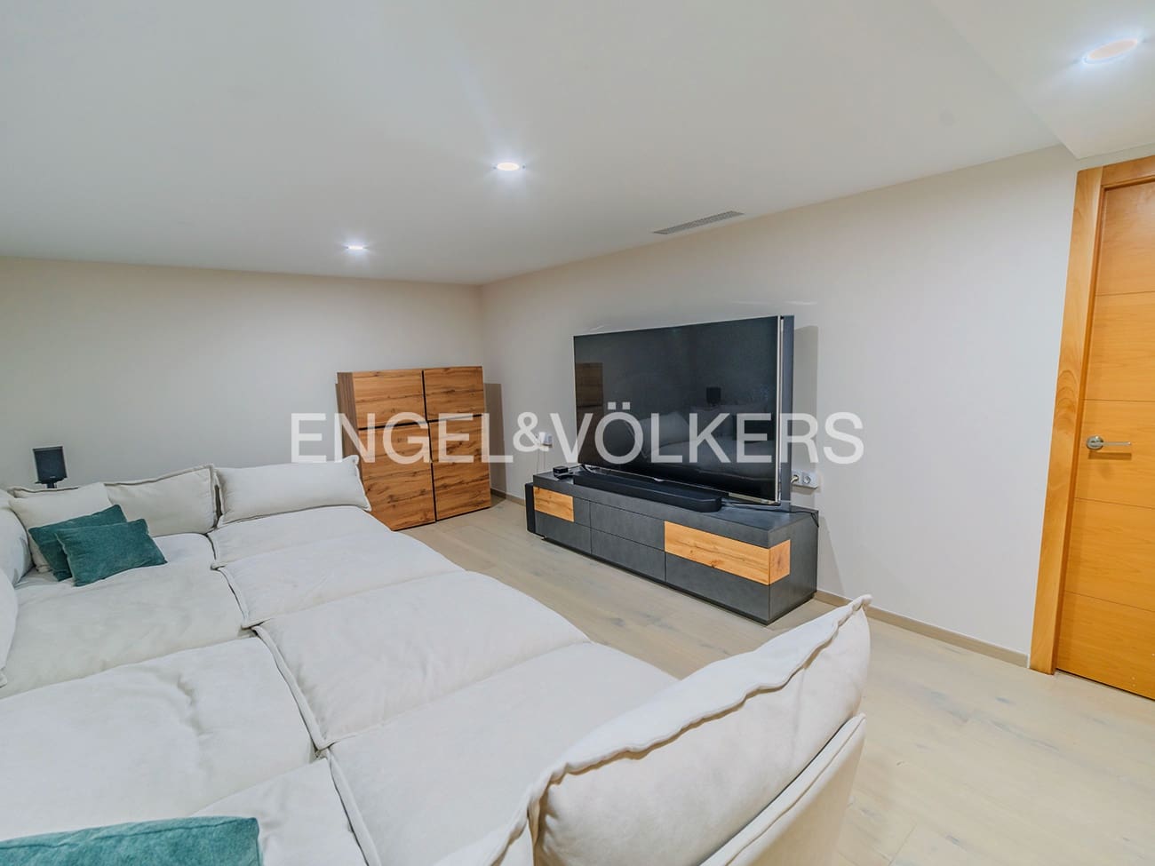 7 bedroom Villa for sale in Muchamiel / Mutxamel with pool garage - € 1,100,000 (Ref: 9679187)