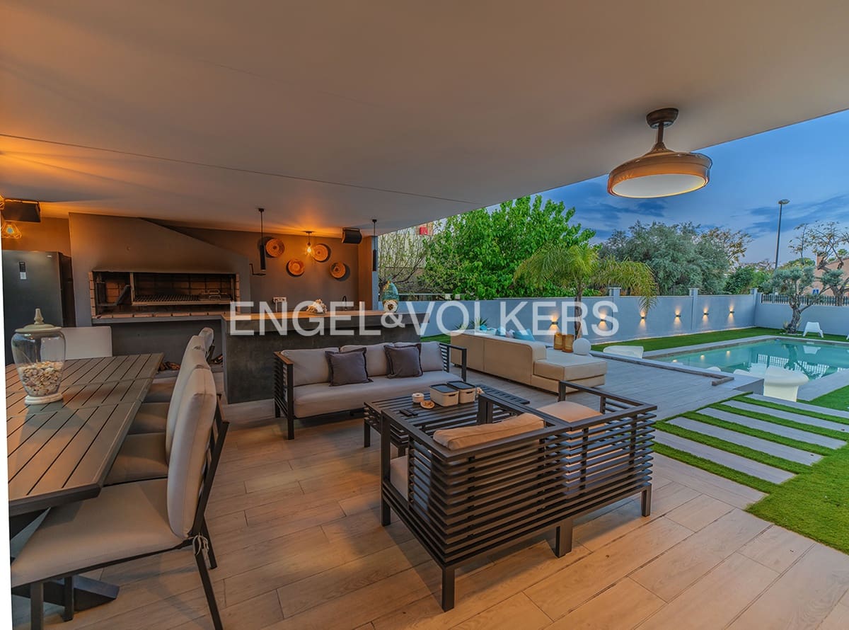 7 makuuhuone Huvila myytävänä paikassa Muchamiel / Mutxamel mukana uima-altaan 
autotalli - 1 100 000 € (Ref: 9679187)