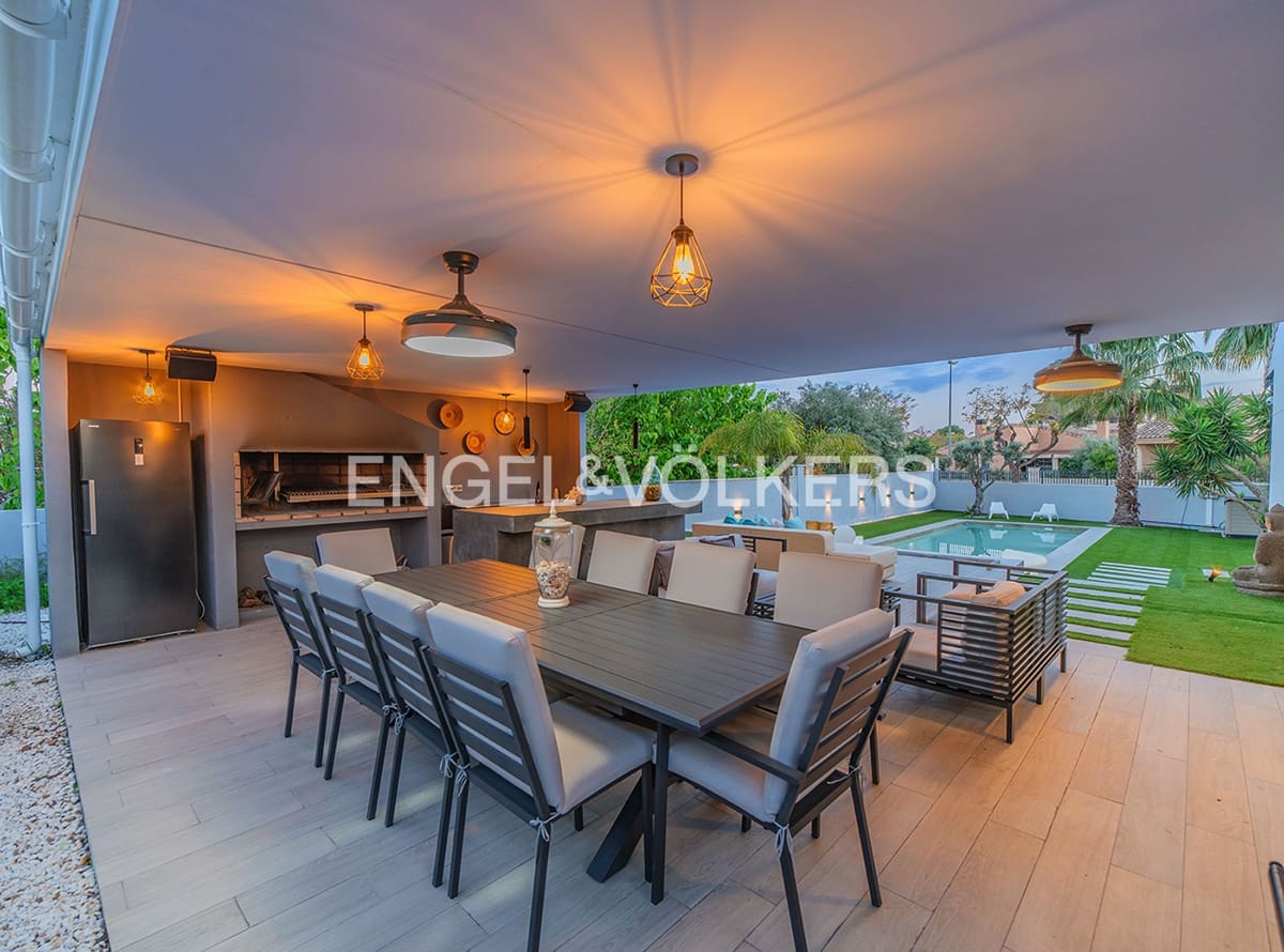 7 makuuhuone Huvila myytävänä paikassa Muchamiel / Mutxamel mukana uima-altaan 
autotalli - 1 100 000 € (Ref: 9679187)