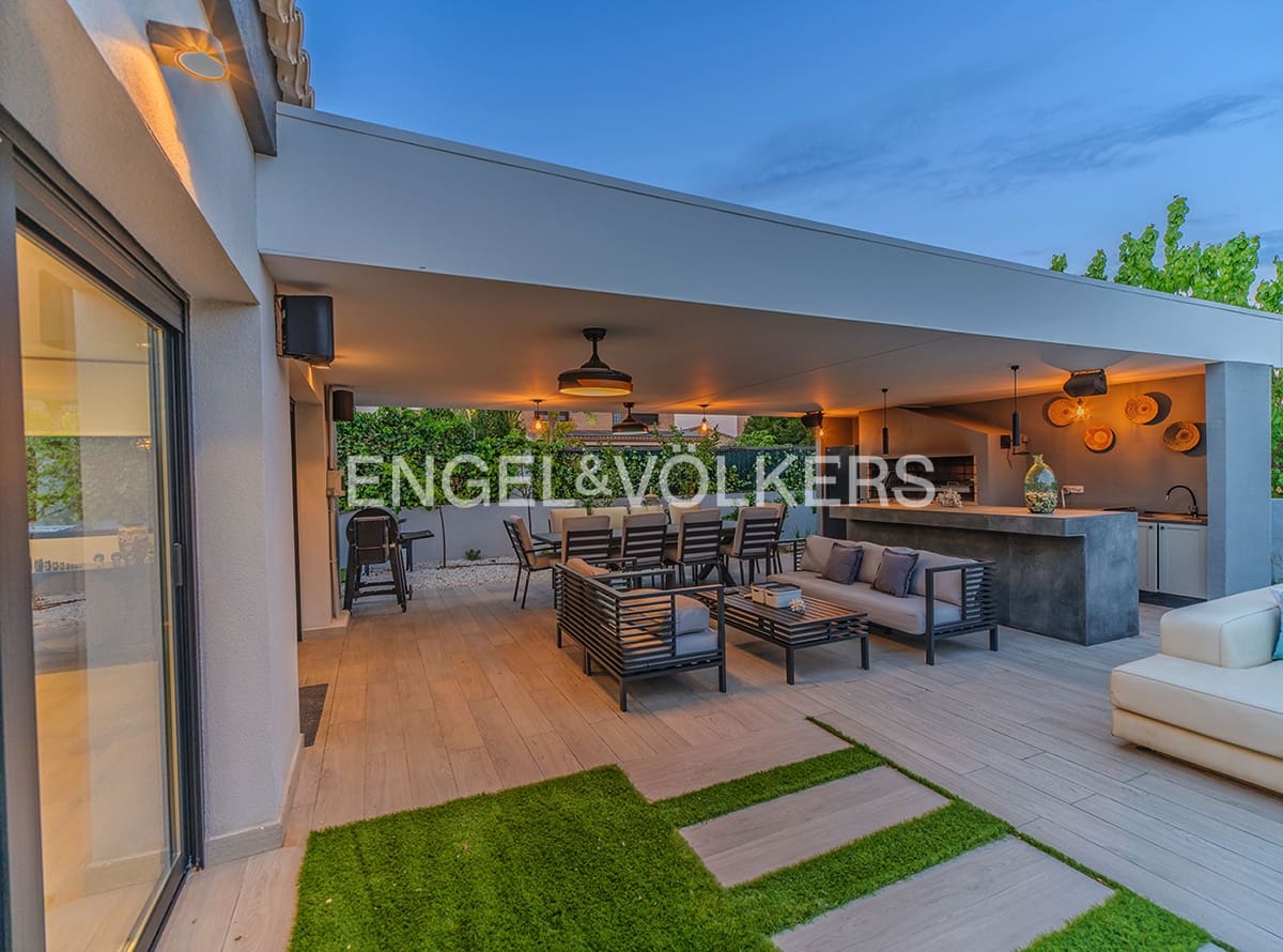 7 makuuhuone Huvila myytävänä paikassa Muchamiel / Mutxamel mukana uima-altaan 
autotalli - 1 100 000 € (Ref: 9679187)