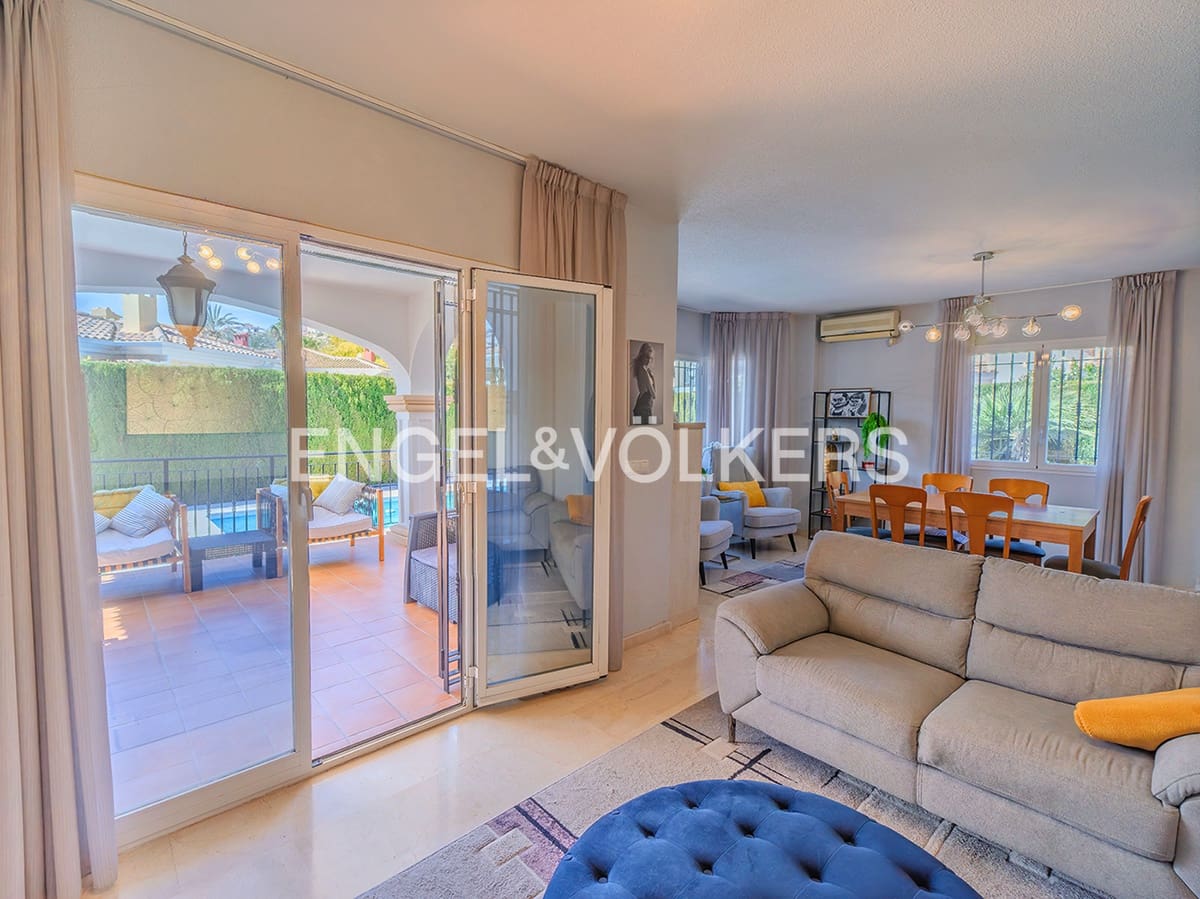 4 makuuhuone Huvila myytävänä paikassa Muchamiel / Mutxamel mukana uima-altaan 
autotalli - 599 000 € (Ref: 9708045)