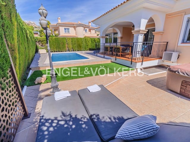 Chalet de 4 habitaciones en Muchamiel / Mutxamel en venta con piscina garaje - 599.000 € (Ref: 9708045)