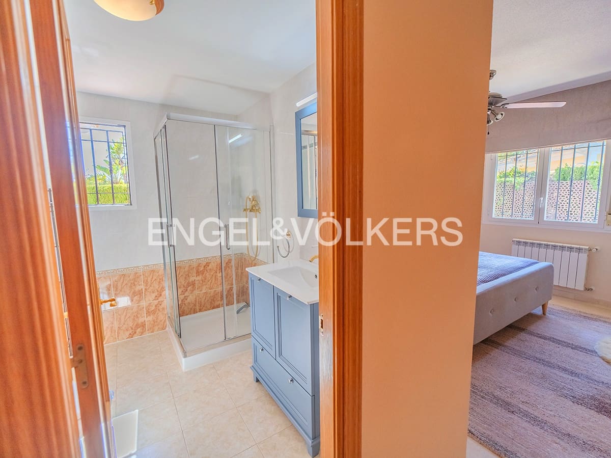 4 makuuhuone Huvila myytävänä paikassa Muchamiel / Mutxamel mukana uima-altaan 
autotalli - 599 000 € (Ref: 9708045)