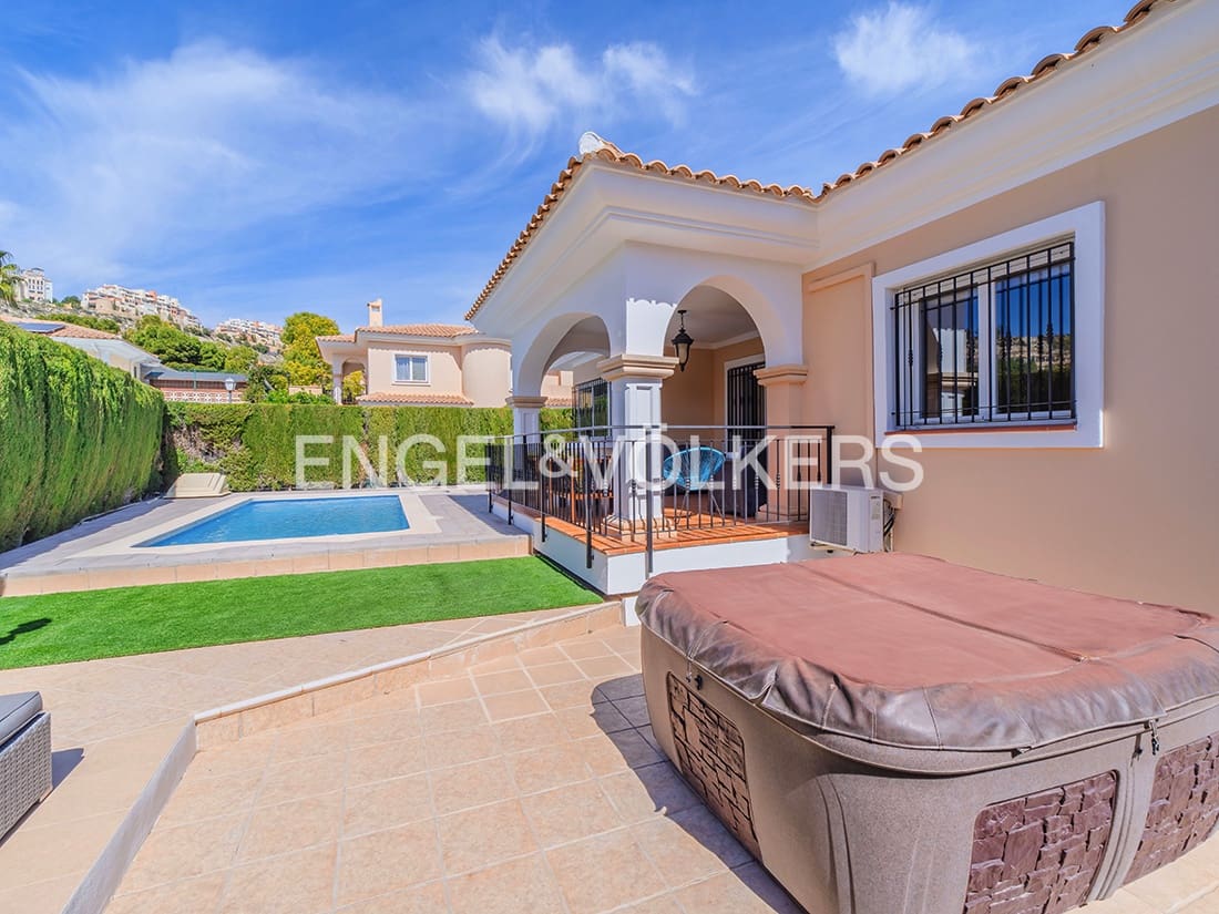 4 makuuhuone Huvila myytävänä paikassa Muchamiel / Mutxamel mukana uima-altaan 
autotalli - 599 000 € (Ref: 9708045)