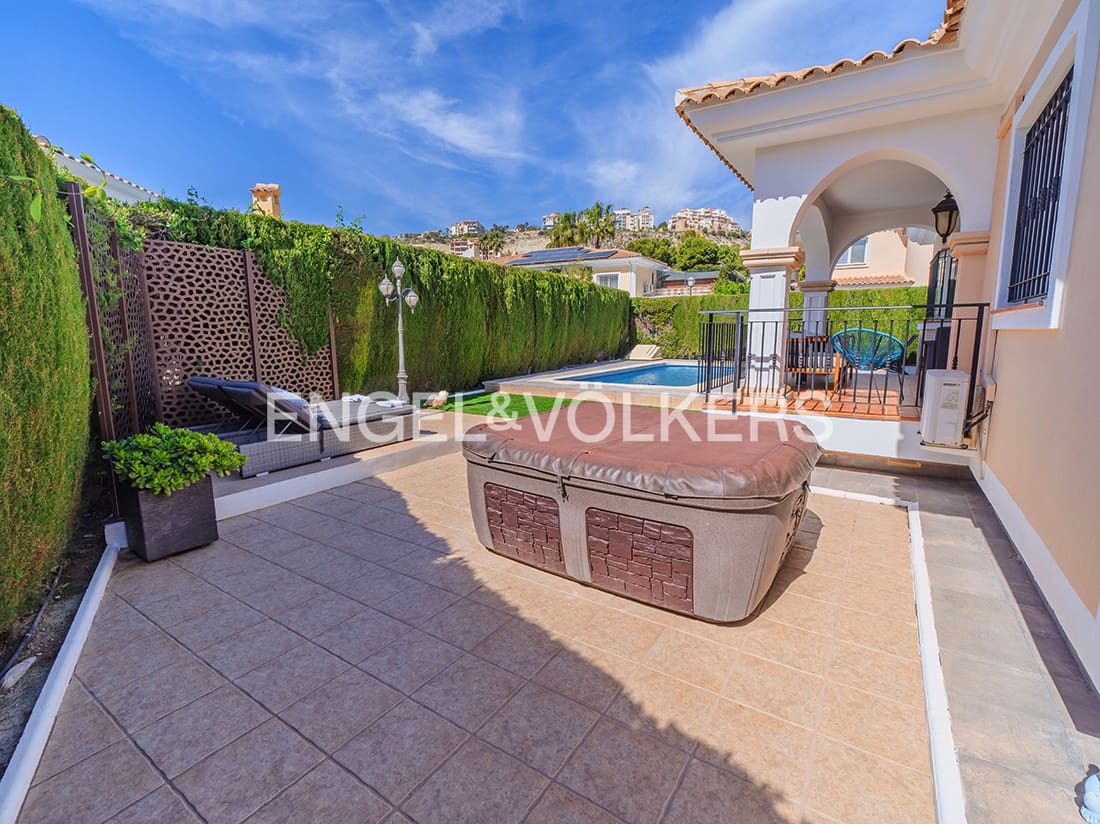 4 makuuhuone Huvila myytävänä paikassa Muchamiel / Mutxamel mukana uima-altaan 
autotalli - 599 000 € (Ref: 9708045)