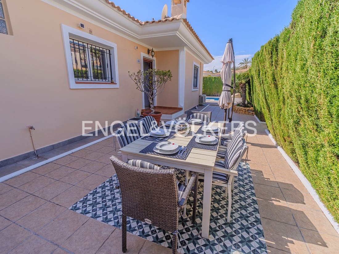 4 makuuhuone Huvila myytävänä paikassa Muchamiel / Mutxamel mukana uima-altaan 
autotalli - 599 000 € (Ref: 9708045)