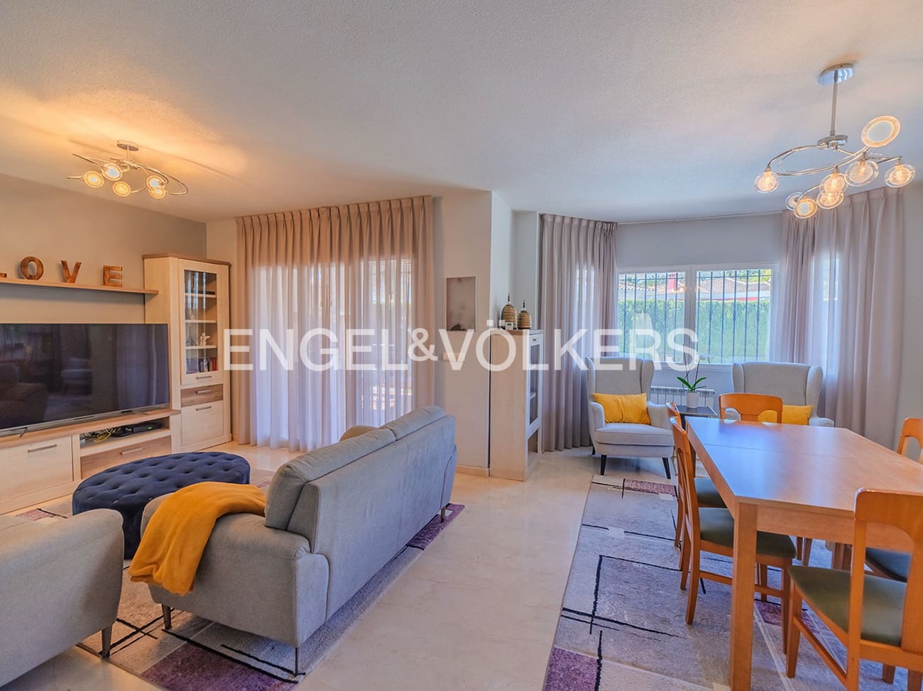 4 makuuhuone Huvila myytävänä paikassa Muchamiel / Mutxamel mukana uima-altaan 
autotalli - 599 000 € (Ref: 9708045)