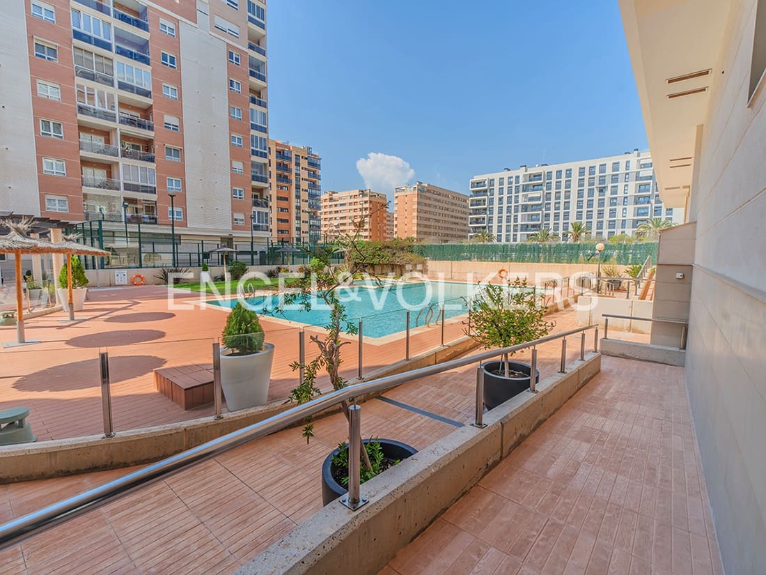 3 makuuhuone Kattohuoneisto myytävänä paikassa Alicante kaupunki mukana uima-altaan 
autotalli - 630 000 € (Ref: 9720364)