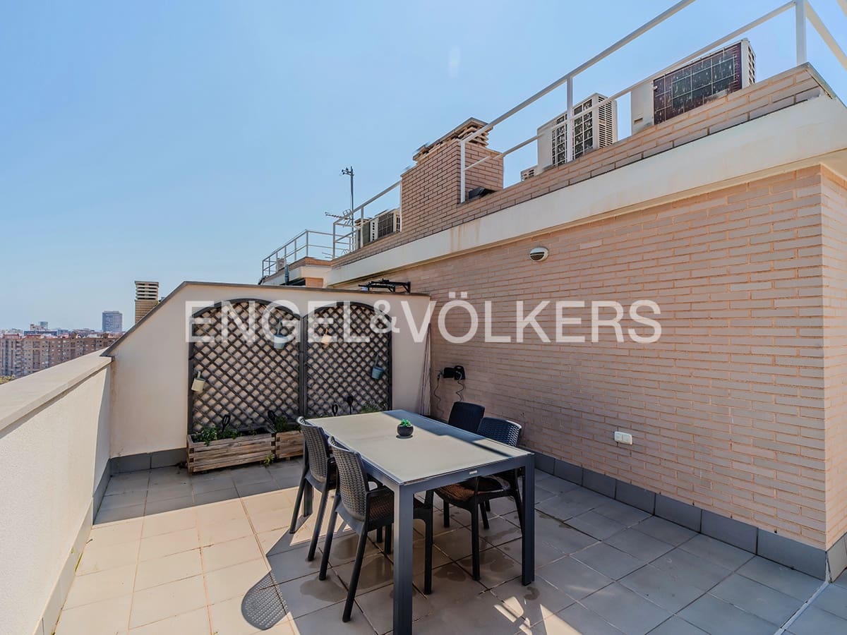 3 makuuhuone Kattohuoneisto myytävänä paikassa Alicante kaupunki mukana uima-altaan 
autotalli - 630 000 € (Ref: 9720364)