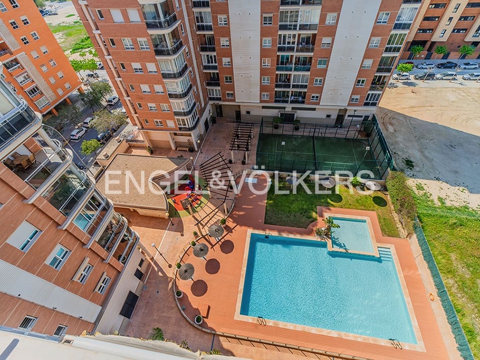 3 makuuhuone Kattohuoneisto myytävänä paikassa Alicante kaupunki mukana uima-altaan 
autotalli - 630 000 € (Ref: 9720364)