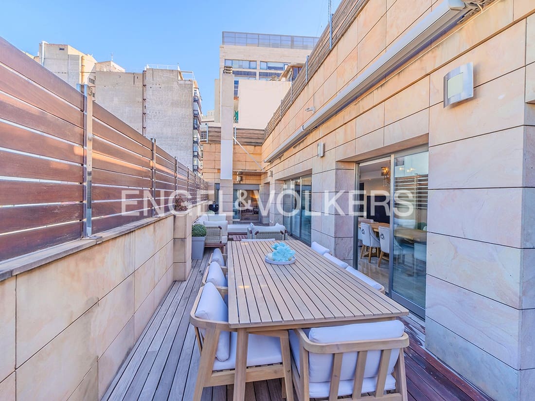 Ático de 5 habitaciones en Alicante / Alacant ciudad en venta con garaje - 1.800.000 € (Ref: 9720528)