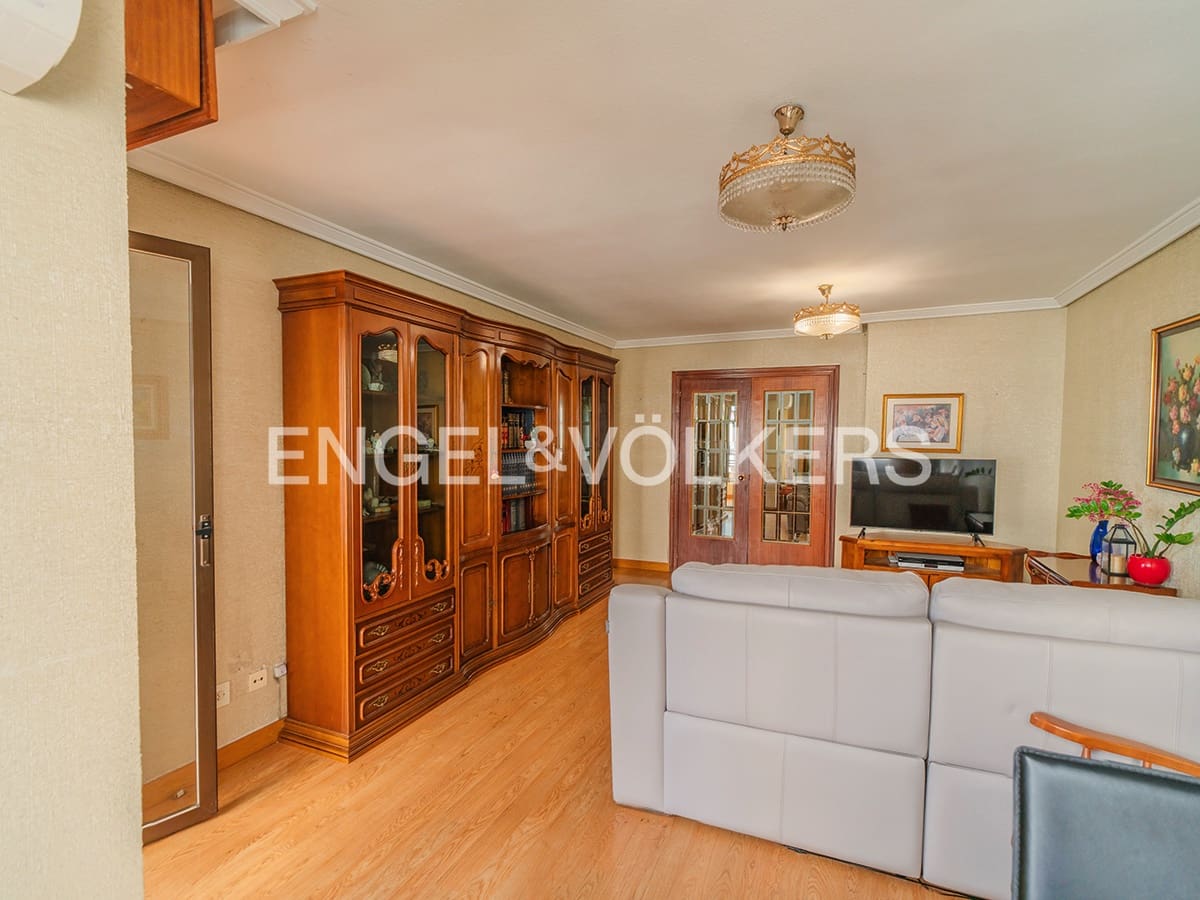 4 bedroom Apartment for sale in Alicante / Alacant city with garage - € 380,000 (Ref: 9765332)