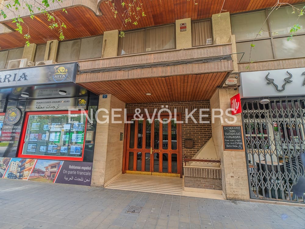 4 bedroom Apartment for sale in Alicante / Alacant city with garage - € 380,000 (Ref: 9765332)