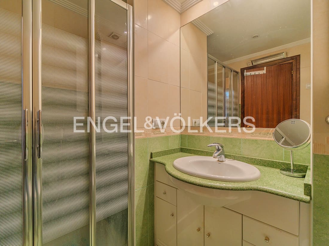 4 bedroom Apartment for sale in Alicante / Alacant city with garage - € 380,000 (Ref: 9765332)